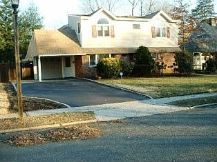 21 Palm Ln Westbury NY