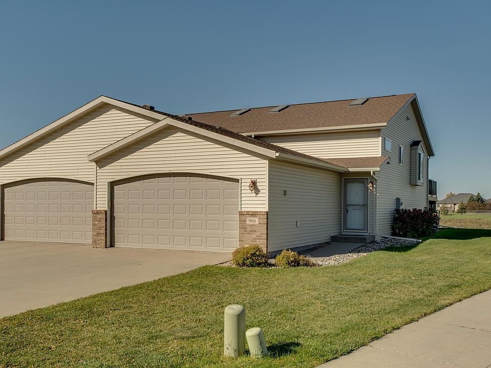 1st image of 966 Parkway Dr