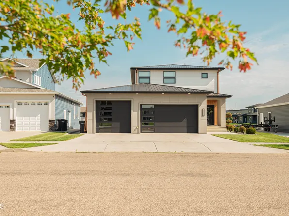 2321 Bayview Ct SE, Mandan, ND 58554