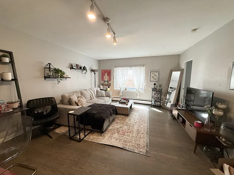 2827 N. Clark St. — Photo 3