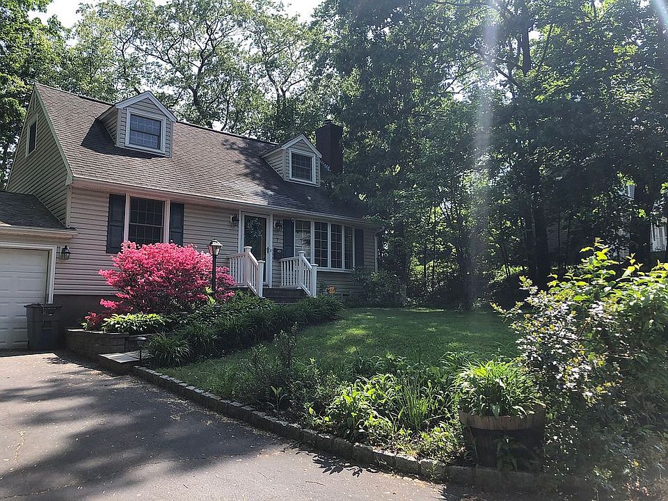 1st image of 7 Orchard Ln
