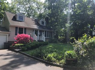 7 Orchard Ln, Nanuet, NY 10954