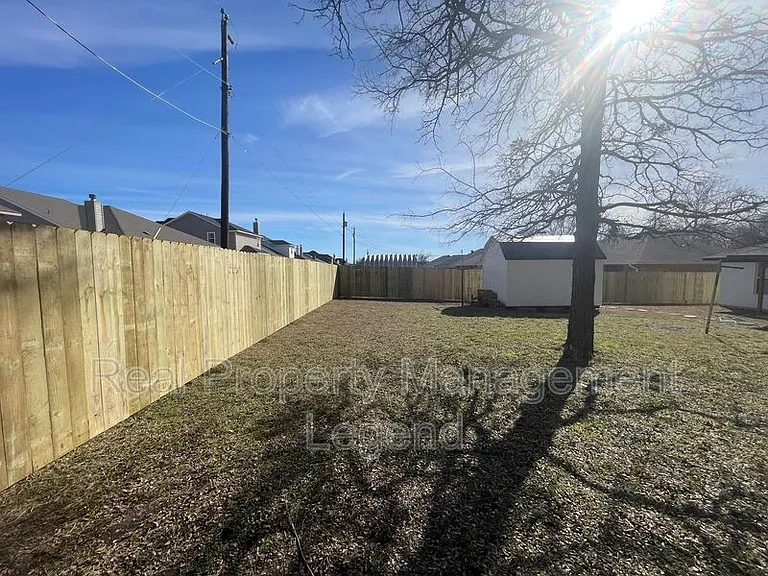 701 S Valentine Dr — Photo 22