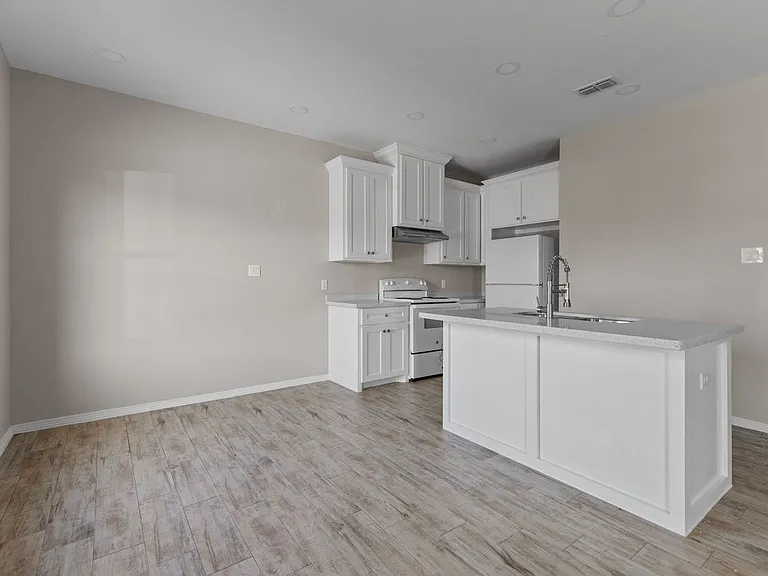 2428 N Valley Cir — Photo 7