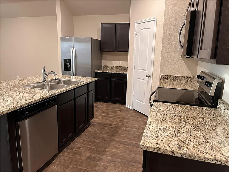 312 Comal Dr — Photo 12