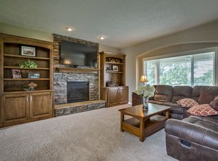 818 S 188th Ter, Elkhorn, NE 68022