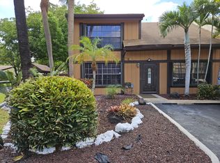 10191 Oleander Ct, Pembroke Pines, FL 33026