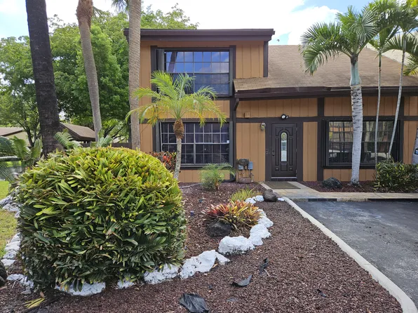 10191 Oleander Ct, Pembroke Pines, FL 33026