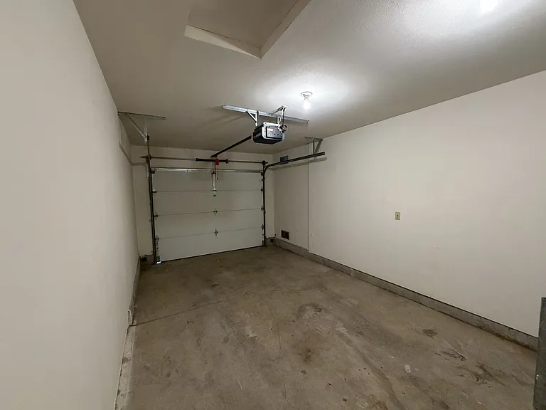 1052 Colony Pond Dr — Photo 15