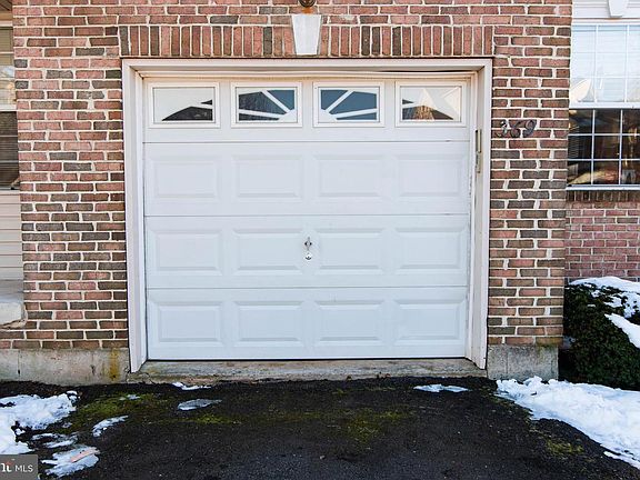 5th image of 369 Wheatfield Cir