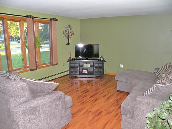 2nd image of 1105 Greenwood St