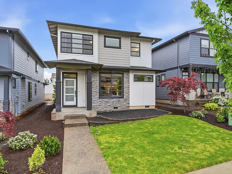 1118 SW Dottie Ct — Photo 1