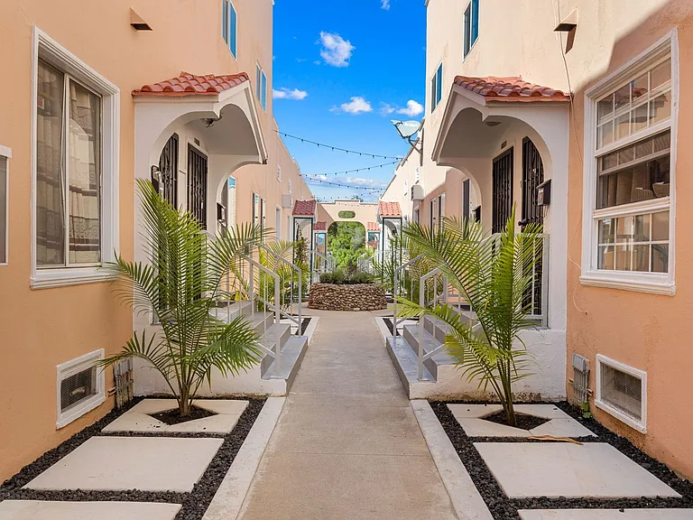 270 S Coronado St #270361 — Photo 15