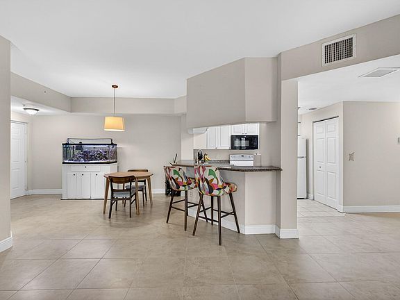 4th image of 2727 Anzio Court #203