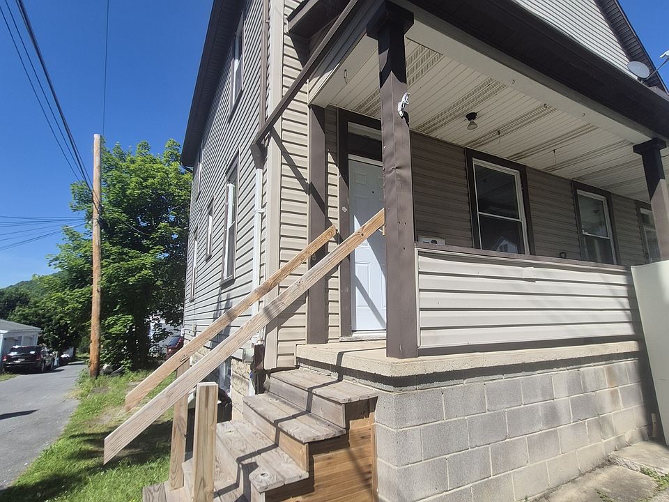 1st image of 314 Village St #314