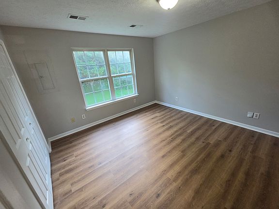 4th image of 440 Secretariat Dr
