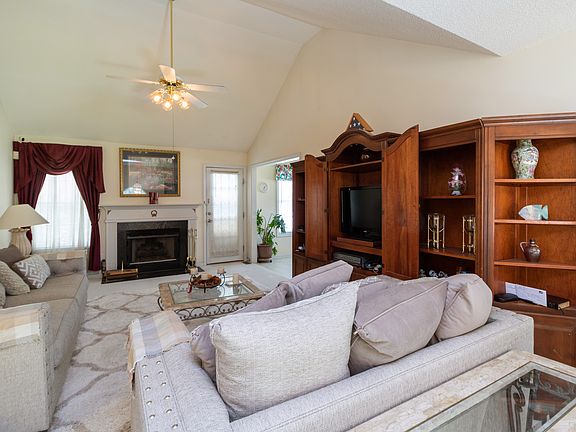 3rd image of 3078 Applewood Dr SW