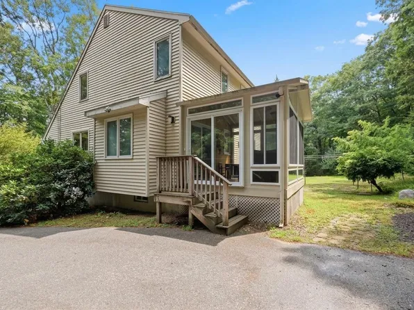 108 Chase Road, South Hampton, NH 03827