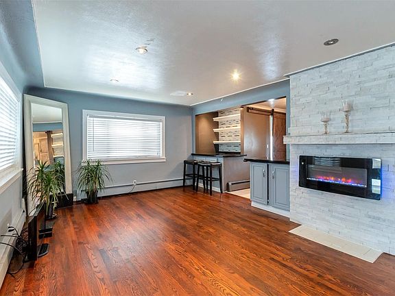 3rd image of 8095 Green Ct
