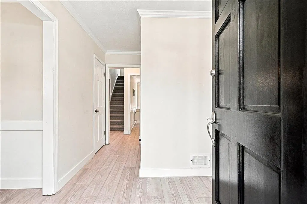 5 bed, 2.5 bath, 3048 sqft, $3,500 — Photo 4