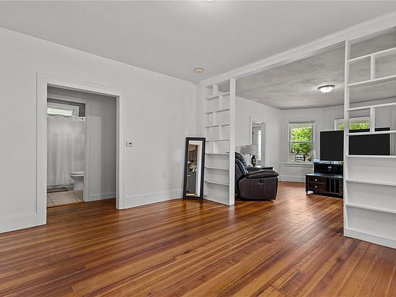 4th image of 162 Armington St