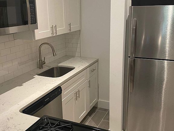 5th image of 66 W 89th St APT 1R