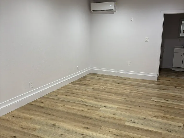 10311 Croesus Ave — Photo 16