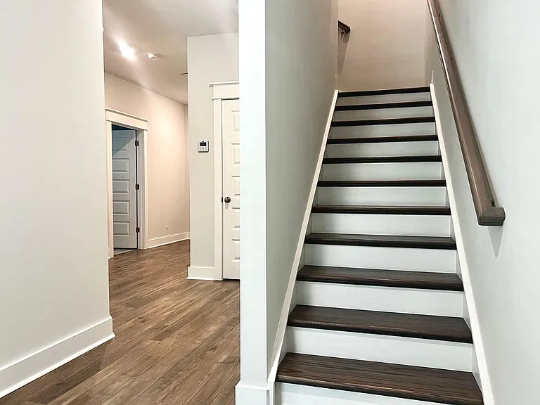 1510 Martel St — Photo 4