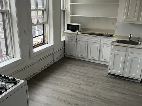 301 High St, Holyoke, MA