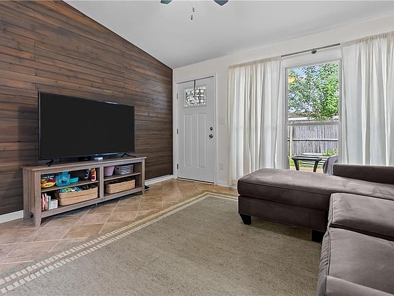 3rd image of 1202 Santeetlah Ave