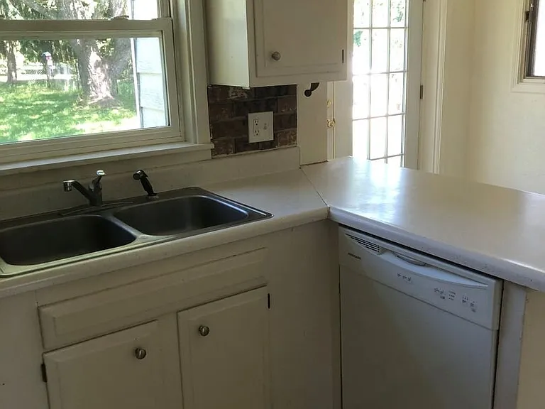 2824 Country Ln — Photo 8