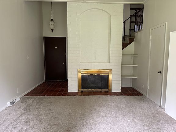 3rd image of 5632 Cascade Rd SE
