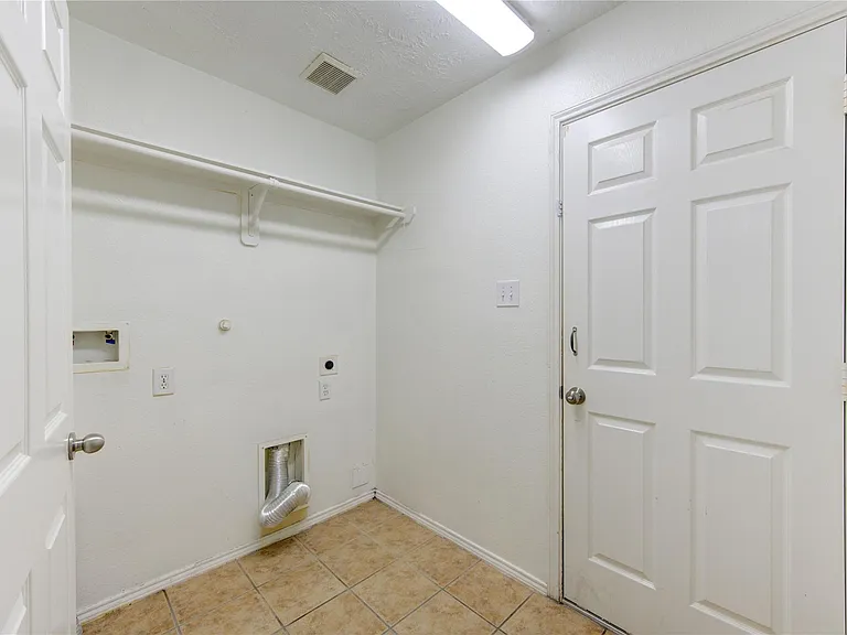 7930 Northfork Hollow Ln — Photo 7