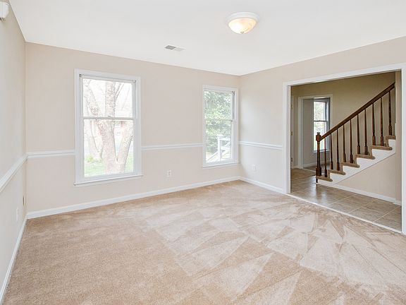 5th image of 11811 Taft Dr