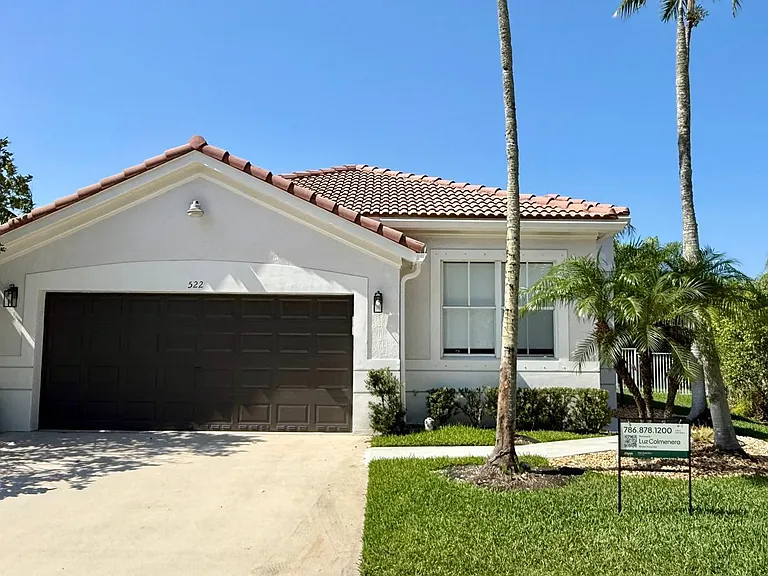 522 Live Oak Ln — Photo 1