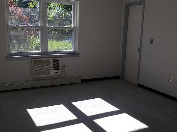 5th image of 1130 Valley Rd APT 2B