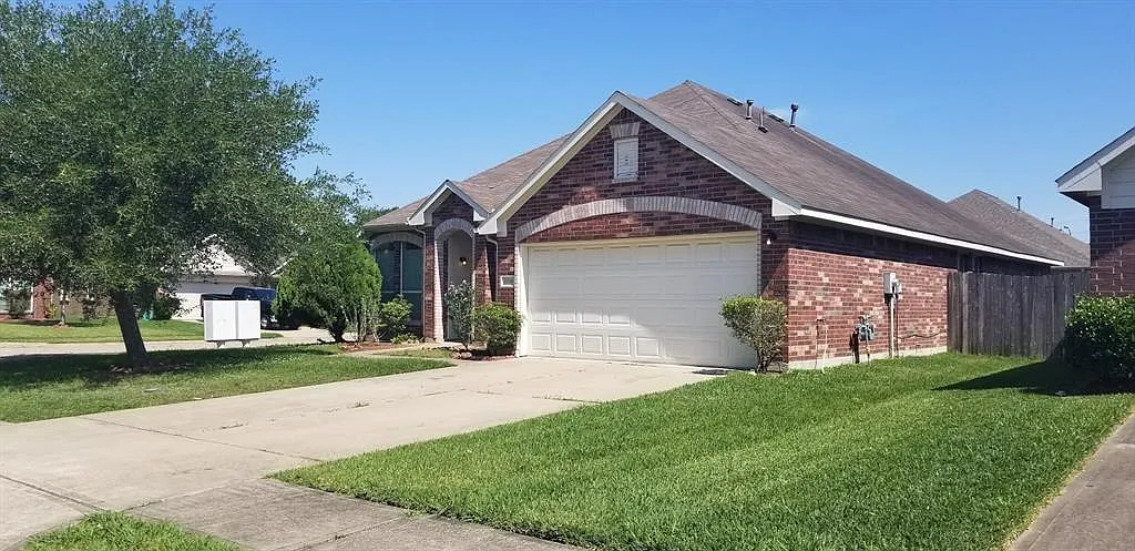 4 bed, 2206 sqft, $2,300 — Photo 2