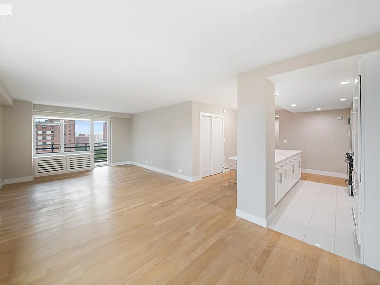 392 Central Park W #17D — Photo 2