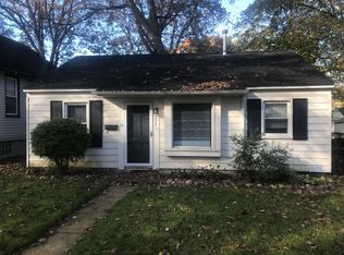 335 Stratford Rd, Ferndale, MI 48220