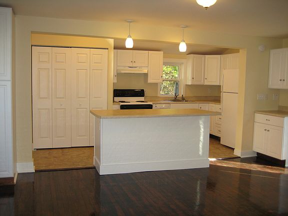 5th image of 12 Walnut St