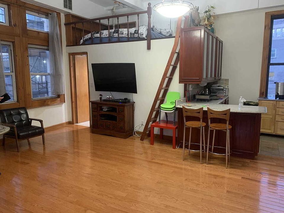 1st image of 810 Broadway APT 8