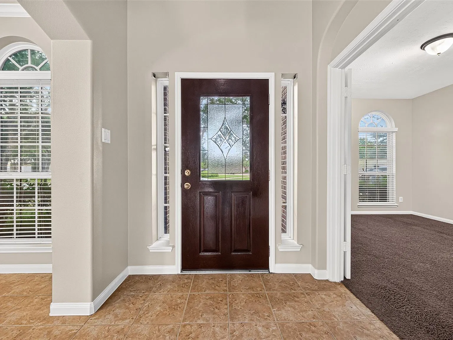 5 bed, 3.5 bath, 3922 sqft, $3,300 — Photo 4