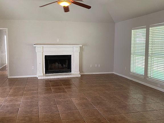4th image of 504 Englewood Dr