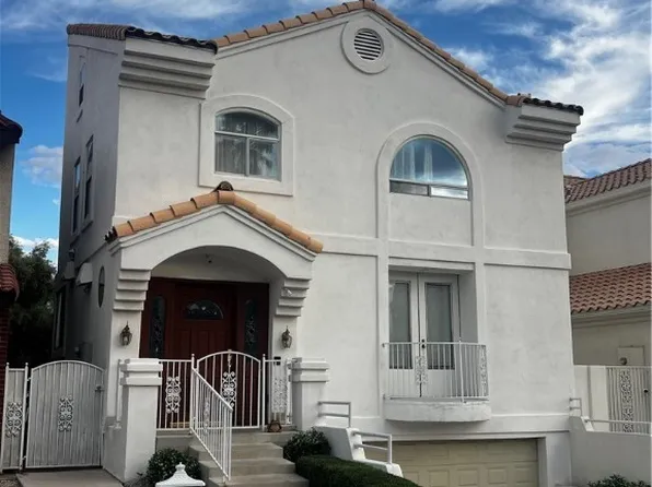 2857 Queens Courtyard Dr, Las Vegas, NV 89109