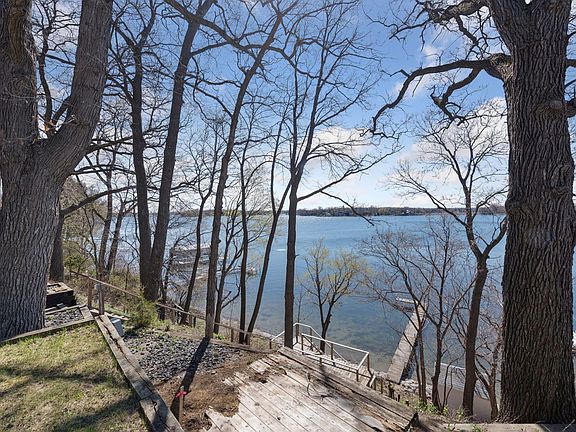 3rd image of 4877 Island View Dr