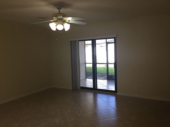 Spacious separate dinning area that connects to screen patio