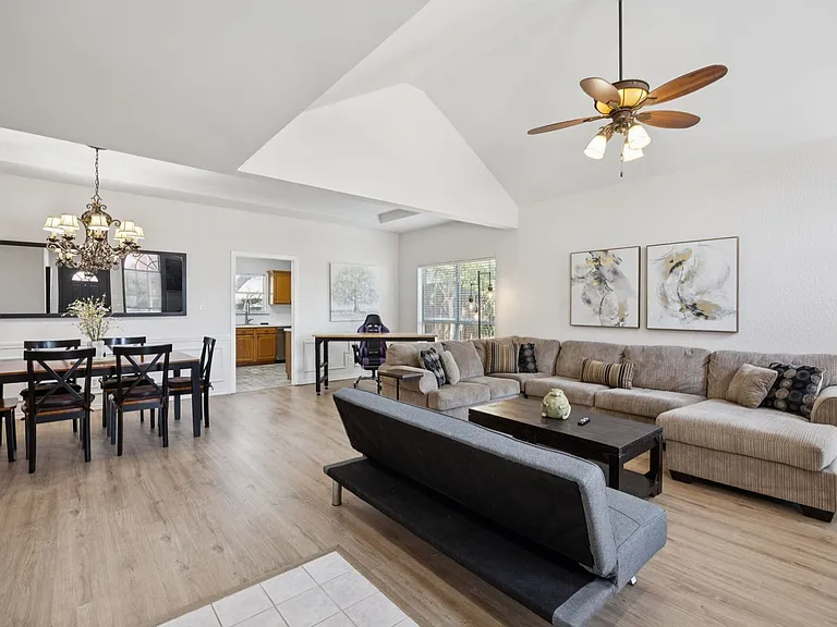 1823 Dew Valley Dr — Photo 4