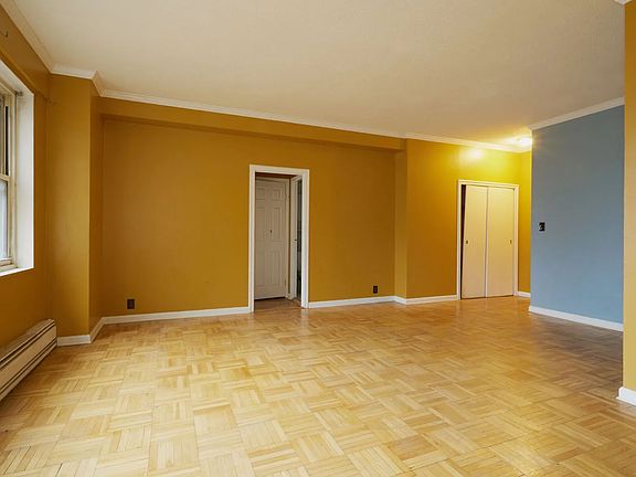 4th image of 3 Fordham Hill Oval APT 1