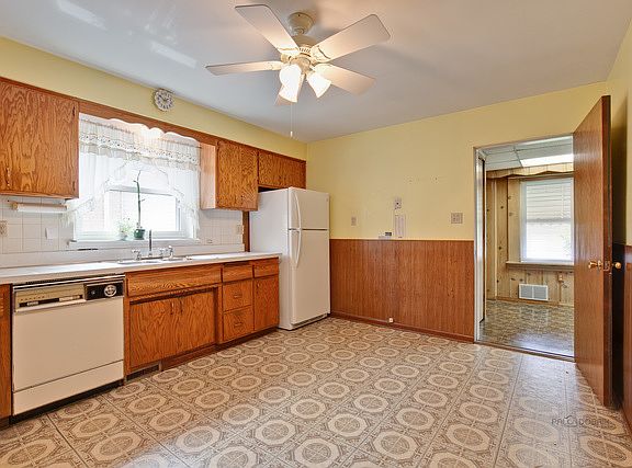5th image of 4138 Atlantic Ave