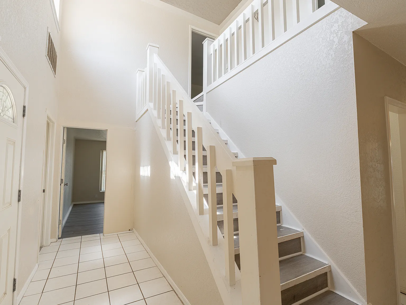 4 bed, 2911 sqft, $2,150 — Photo 3